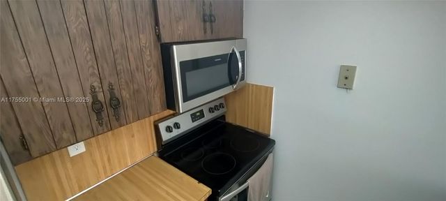 13390 NE 7th Ave 302, North Miami, FL 33161