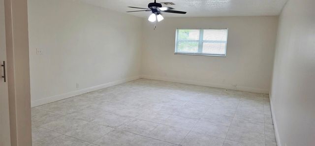 7400 Kimberly Boulevard 202a, North Lauderdale, FL 33068