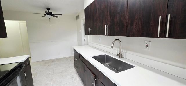7400 Kimberly Boulevard 202a, North Lauderdale, FL 33068