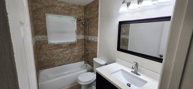7400 Kimberly Boulevard 202a, North Lauderdale, FL 33068