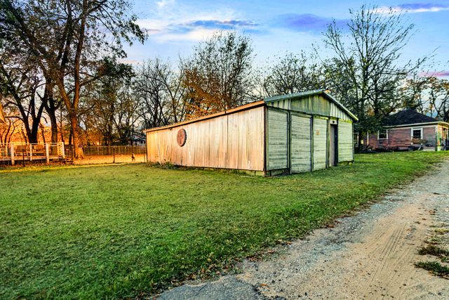 1347 E Houston Street, Paris, TX 75460