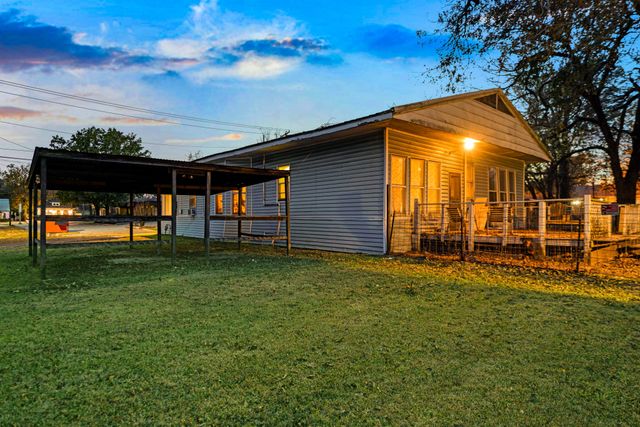 1347 E Houston Street, Paris, TX 75460