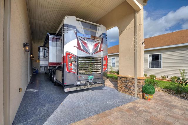 416 MOTORCOACH DRIVE S, Polk City, FL 33868