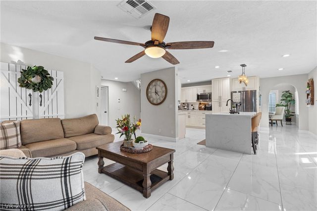 407 Crater Court, Henderson, NV 89014