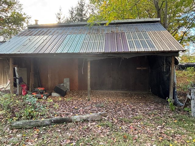 542 McChesney Ave Extension, Brunswick, NY 12180