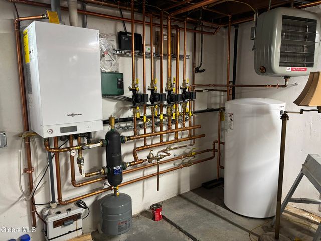 542 McChesney Ave Extension, Brunswick, NY 12180