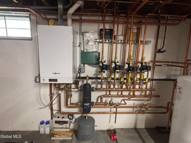 542 McChesney Ave Extension, Brunswick, NY 12180