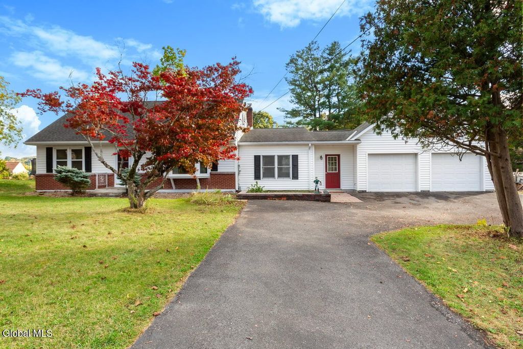 542 McChesney Ave Extension, Brunswick, NY 12180