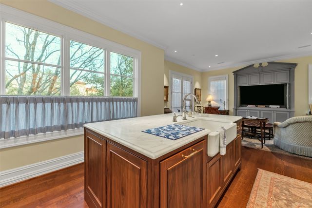 8511 Edgemere Road 201, Dallas, TX 75225