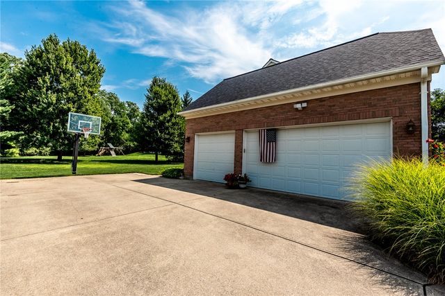 252 Links View Drive, Hamilton Twp, OH 45039