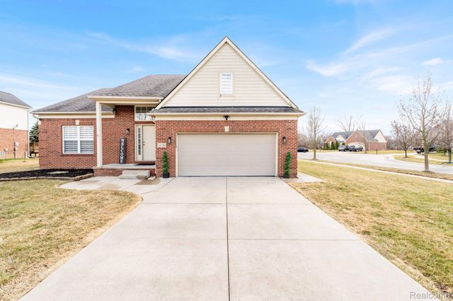 21196 Oak Ridge Drive, Clinton Charter Township, MI 48036