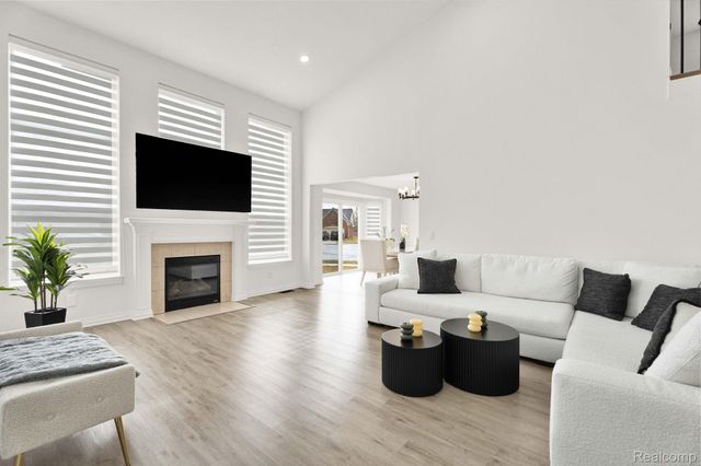 21196 Oak Ridge Drive, Clinton Charter Township, MI 48036