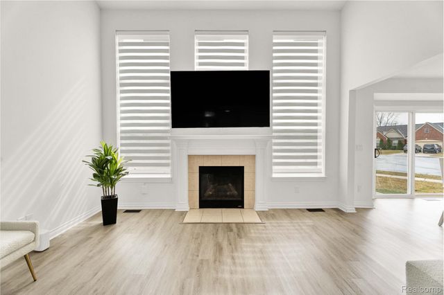 21196 Oak Ridge Drive, Clinton Charter Township, MI 48036