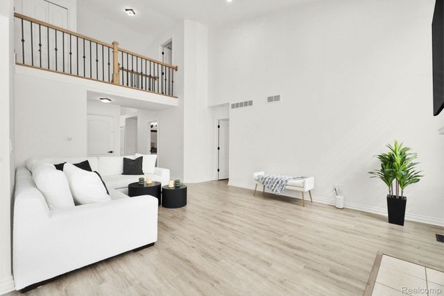 21196 Oak Ridge Drive, Clinton Charter Township, MI 48036