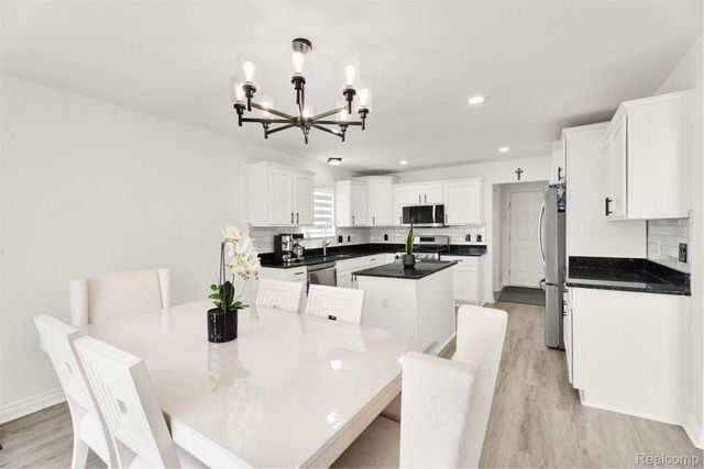 21196 Oak Ridge Drive, Clinton Charter Township, MI 48036