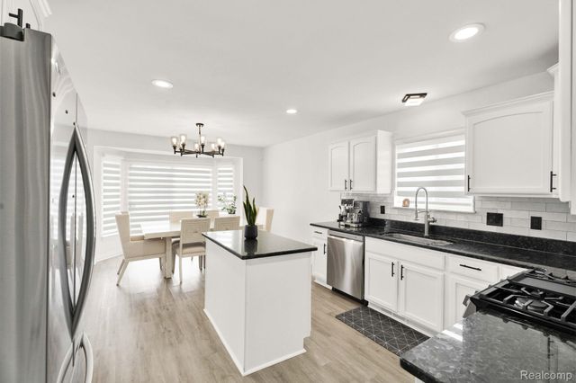 21196 Oak Ridge Drive, Clinton Charter Township, MI 48036