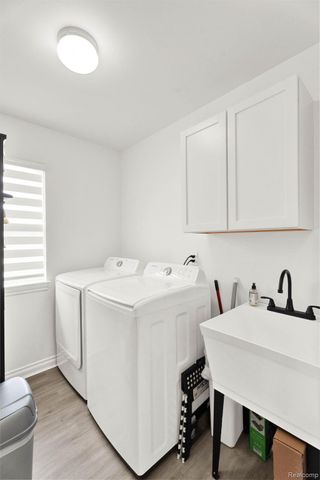 21196 Oak Ridge Drive, Clinton Charter Township, MI 48036