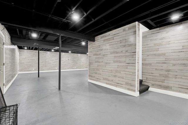 21196 Oak Ridge Drive, Clinton Charter Township, MI 48036