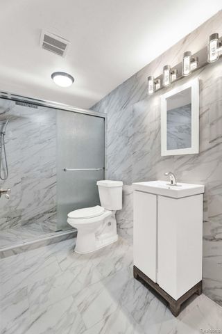 21196 Oak Ridge Drive, Clinton Charter Township, MI 48036