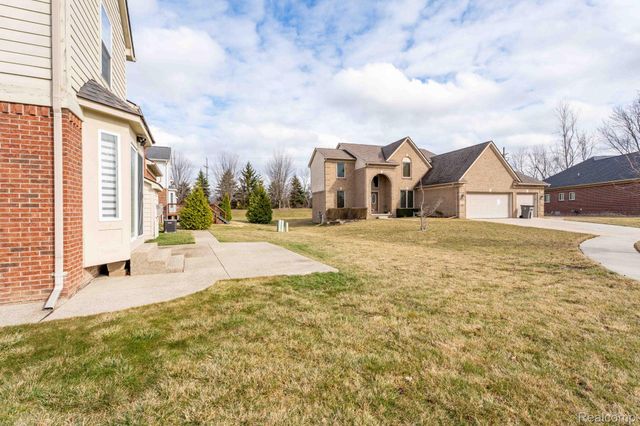 21196 Oak Ridge Drive, Clinton Charter Township, MI 48036