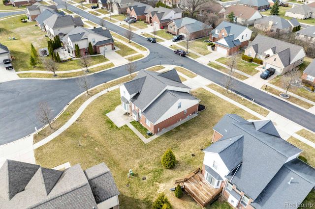 21196 Oak Ridge Drive, Clinton Charter Township, MI 48036