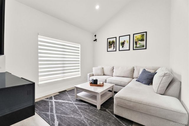 21196 Oak Ridge Drive, Clinton Charter Township, MI 48036