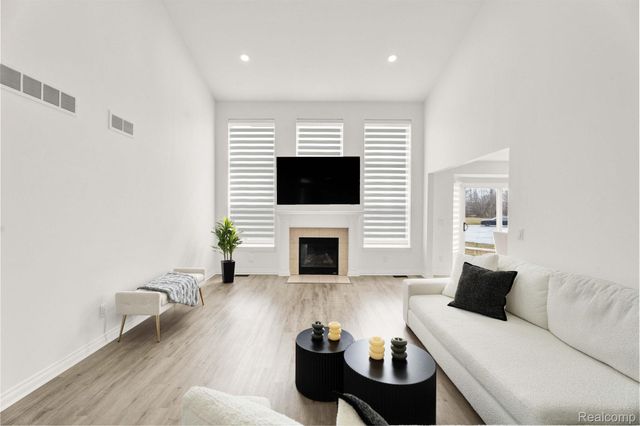 21196 Oak Ridge Drive, Clinton Charter Township, MI 48036