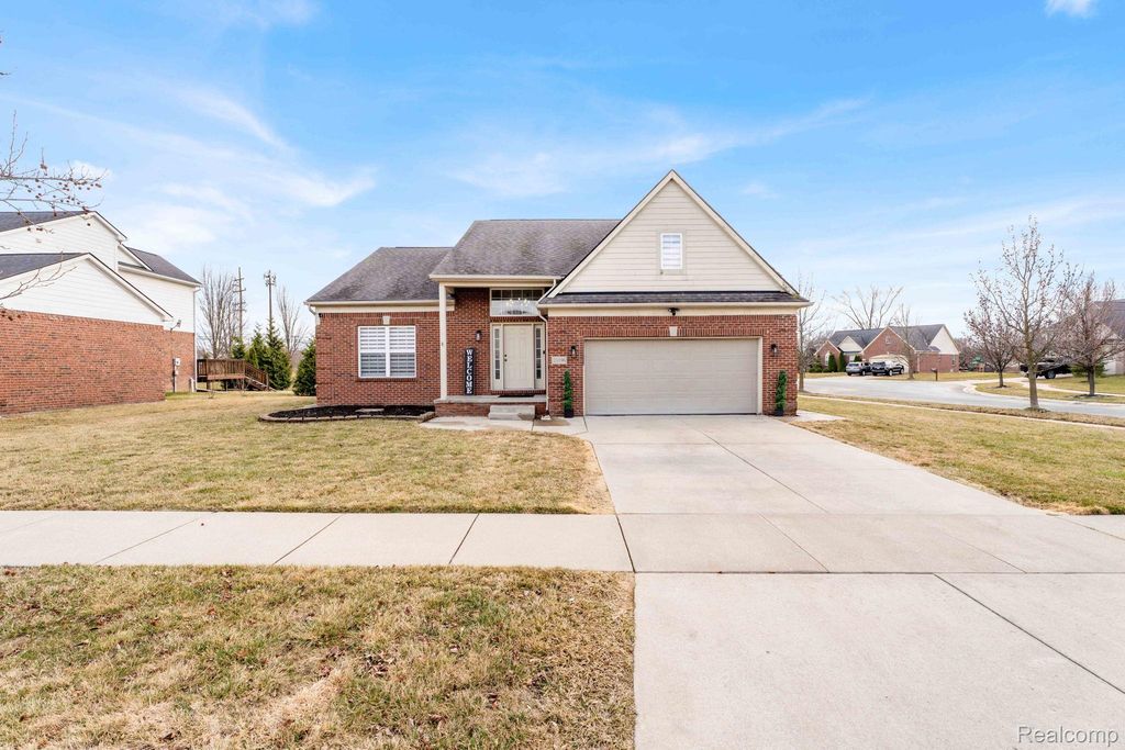 21196 Oak Ridge Drive, Clinton Charter Township, MI 48036