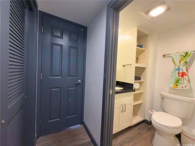 439 Keoniana Street 402, Honolulu, HI 96815