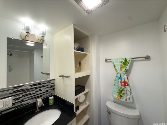 439 Keoniana Street 402, Honolulu, HI 96815