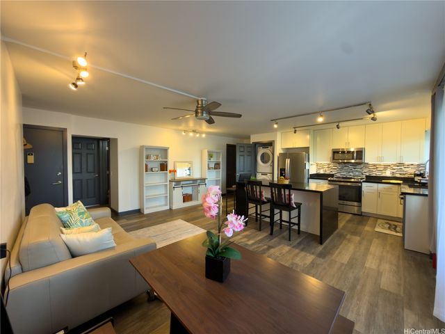 439 Keoniana Street 402, Honolulu, HI 96815