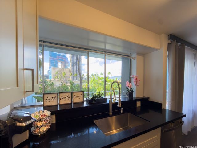 439 Keoniana Street 402, Honolulu, HI 96815