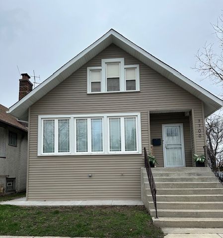 7700 S Paxton Avenue, Chicago, IL 60649