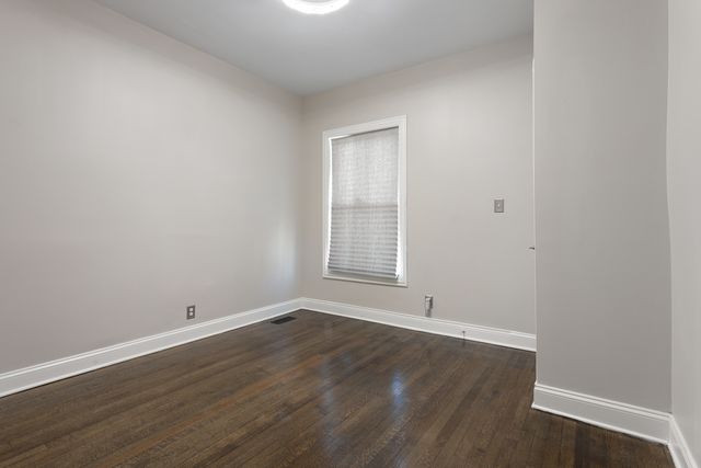 7700 S Paxton Avenue, Chicago, IL 60649