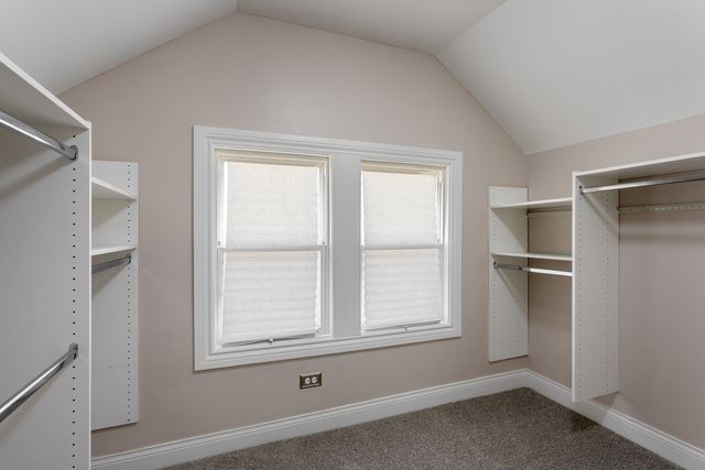 7700 S Paxton Avenue, Chicago, IL 60649