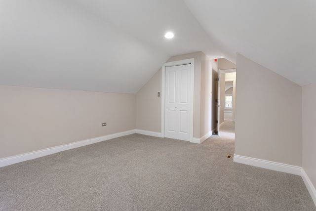 7700 S Paxton Avenue, Chicago, IL 60649