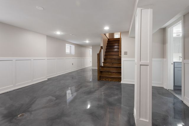 7700 S Paxton Avenue, Chicago, IL 60649