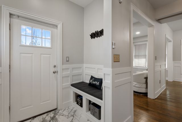 7700 S Paxton Avenue, Chicago, IL 60649