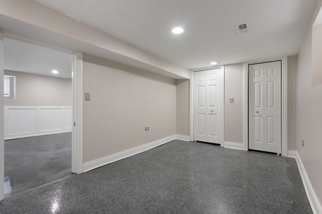 7700 S Paxton Avenue, Chicago, IL 60649