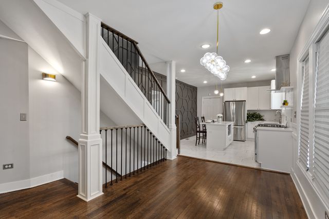 7700 S Paxton Avenue, Chicago, IL 60649