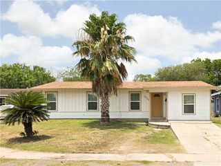 1021 Dona Dr, Corpus Christi, TX 78407