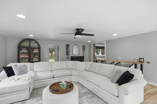 58032 Robroy Street, Washington Township, MI 48094