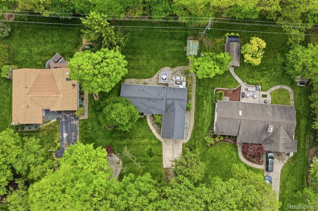 58032 Robroy Street, Washington Township, MI 48094