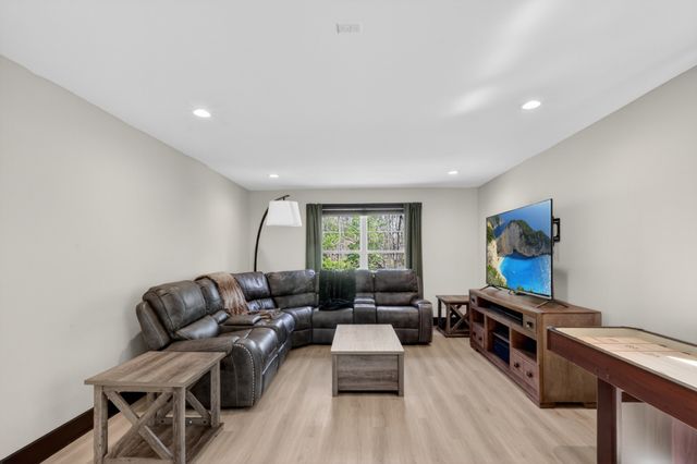7345 Sugar Camp Dr, Greenbrier, TN 37073