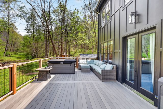 7345 Sugar Camp Dr, Greenbrier, TN 37073