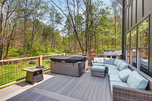 7345 Sugar Camp Dr, Greenbrier, TN 37073