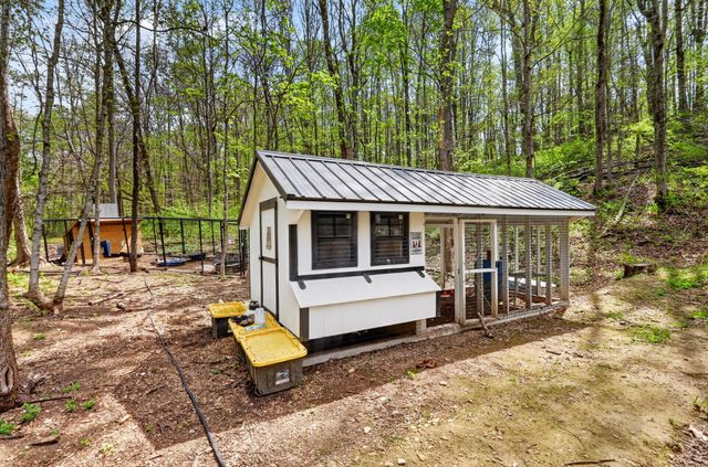 7345 Sugar Camp Dr, Greenbrier, TN 37073