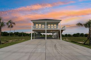 1330 Sapphire Palms Court, San Leon, TX 77539