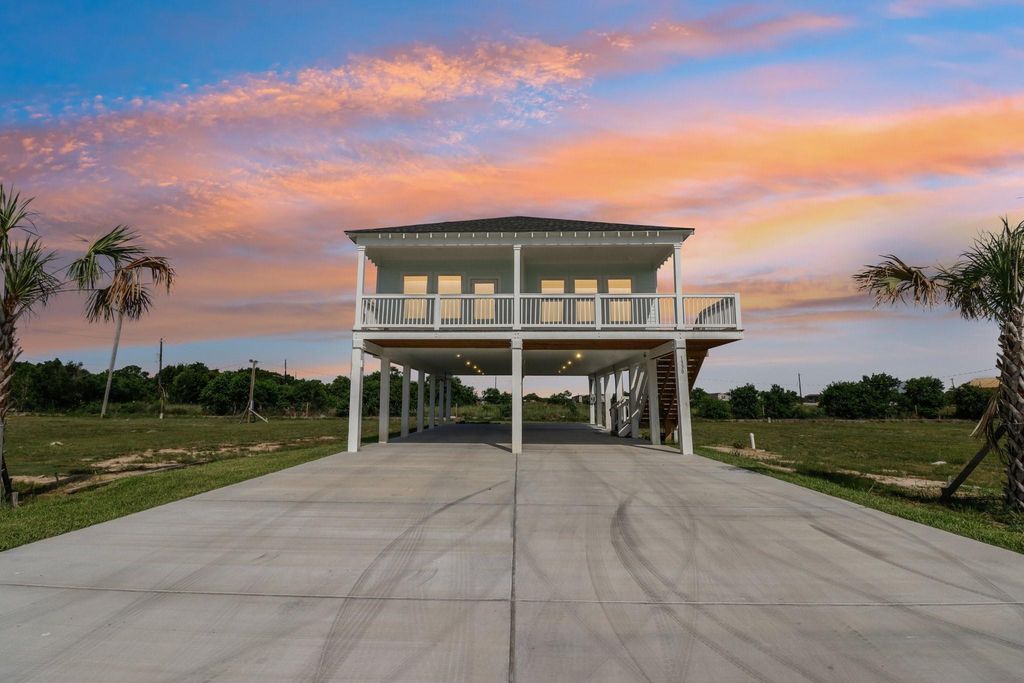 1330 Sapphire Palms Court, San Leon, TX 77539