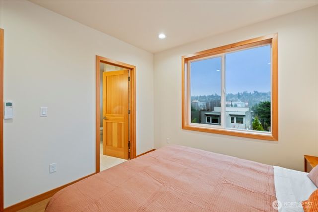 2844 B 22nd Avenue W, Seattle, WA 98199